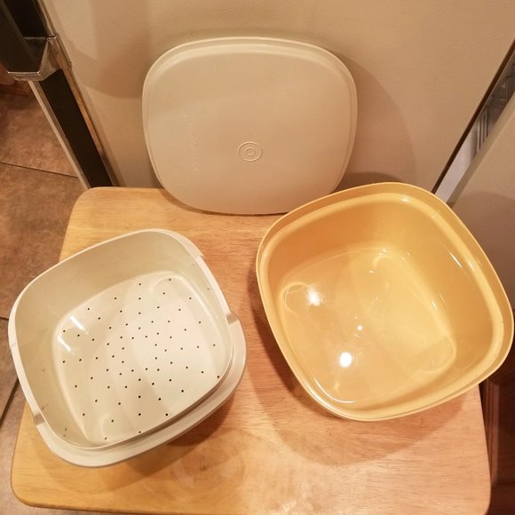 Tupperware Other - Tupperware 2 quart square microwave steamer